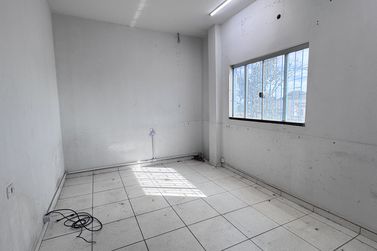 Sal&atilde;o Comercial para alugar - 700m&sup2; - Jardim Janina