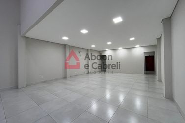 Sal&atilde;o Comercial para alugar - 800m&sup2; - Zona III
