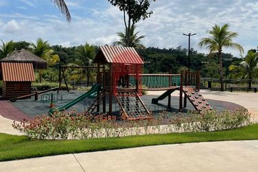 Terreno &agrave; venda - 373m&sup2; - Centro