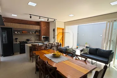 Casa &agrave; venda - 256m&sup2; - Mont Blanc Residence