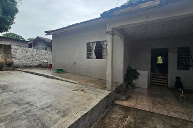 Casa &agrave; venda - 75m&sup2; - CONJUNTO RESIDENCIAL CORREGO LONGE
