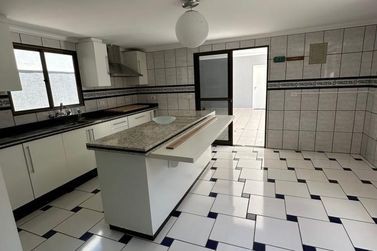 Casa para alugar - 260m&sup2; - Zona I-A