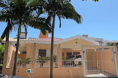 Casa &agrave; venda - 250m&sup2; - Parque do Lago