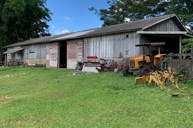 Ch&aacute;cara &agrave; venda - 7260m&sup2; - Zona I