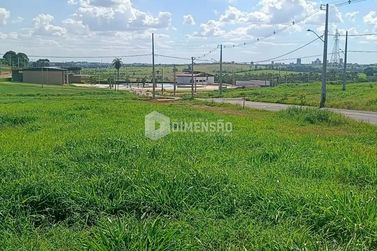 Terreno &agrave; venda - 300m&sup2; - Vila Serena Risort