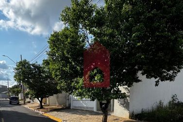 Terreno &agrave; venda - 370m&sup2; - Jardim Laguna