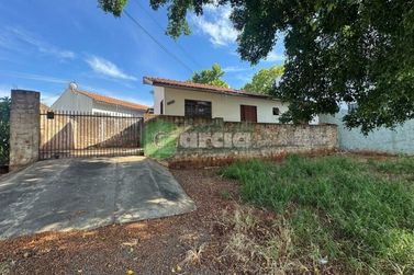 Terreno &agrave; venda - 305m&sup2; - Zona VII