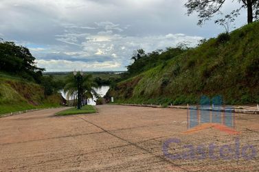 Terreno &agrave; venda - 270m&sup2; - Centro