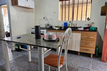 Casa &agrave; venda - 84m&sup2; - CONJUNTO RESIDENCIAL VINTE E SEIS D