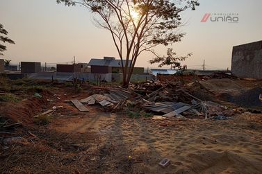Terreno &agrave; venda - 125m&sup2; - Jardim Cima