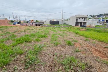 Terreno &agrave; venda - 221m&sup2; - ZONA V