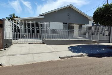 Casa &agrave; venda - 150m&sup2; - Centro