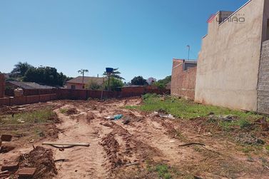 Terreno &agrave; venda - 193m&sup2; - Jardim Pimentel