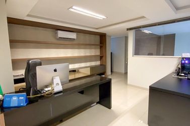 Sala Comercial &agrave; venda - 241m&sup2; - Zona I