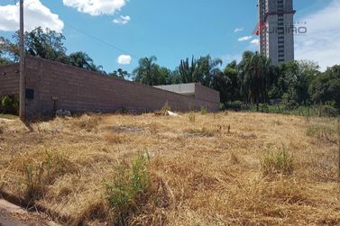 Terreno &agrave; venda - 389m&sup2; - Jardim Floren&ccedil;a