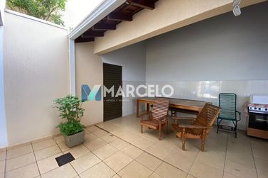 Sobrado &agrave; venda - 223m&sup2; - Zona II