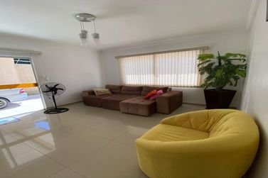 Casa &agrave; venda - Jardim Tropical