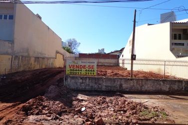 Terreno &agrave; venda - 490m&sup2; - Zona II