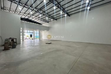 Sal&atilde;o Comercial para alugar - 420m&sup2; - Zona III