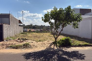 Terreno &agrave; venda - 214m&sup2; - JARDIM AEROPORTO