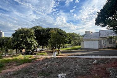 Terreno &agrave; venda - 257m&sup2; - Parque do Lago