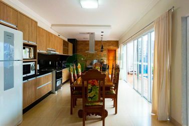 Casa &agrave; venda - 600m&sup2; - Zona II