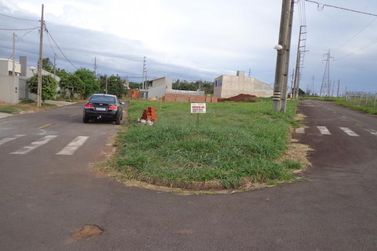 Terreno &agrave; venda - 218m&sup2; - Jardim Real