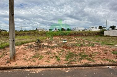 Terreno &agrave; venda - 214m&sup2; - Jardim Aeroporto III