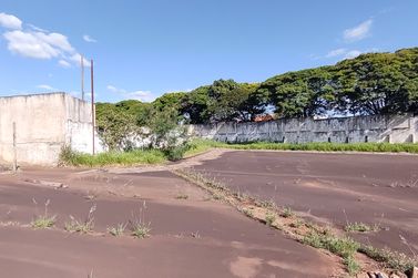 Sal&atilde;o Comercial &agrave; venda - 940m&sup2; - Zona Industrial