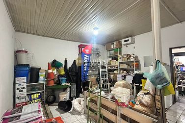 Sal&atilde;o Comercial &agrave; venda - 176m&sup2; - Zona I