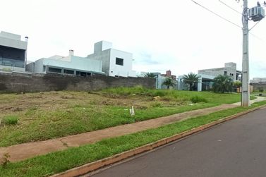Terreno &agrave; venda - 258m&sup2; - Av. Paran&aacute;