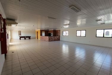 Sal&atilde;o Comercial para alugar - 185m&sup2; - ZONA I