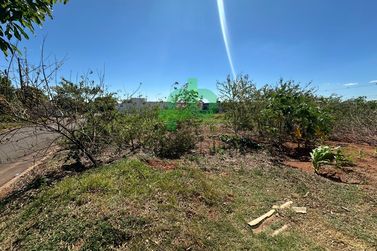 Terreno &agrave; venda - 220m&sup2; - PARQUE RESIDENCIAL METROPOLITANO
