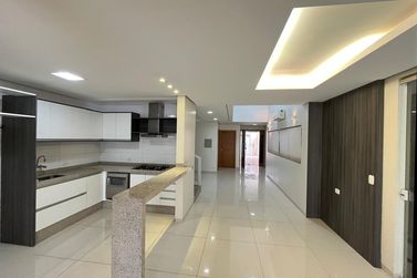 Sobrado &agrave; venda - 262m&sup2; - Zona II