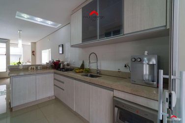 Sobrado &agrave; venda - 225m&sup2; - Jardim Petr&oacute;polis