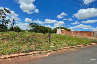 Terreno &agrave; venda - 246m&sup2; - Parque Metropolitano III