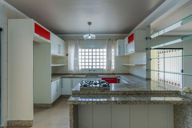 Sobrado &agrave; venda - 280m&sup2; - Zona II