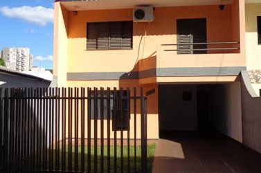 Sobrado &agrave; venda - 200m&sup2; - Zona 1