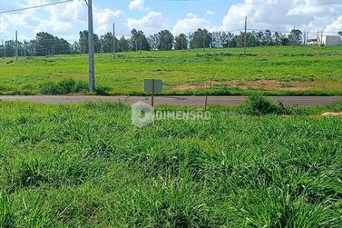 Terreno &agrave; venda - 300m&sup2; - Vila Serena Risort