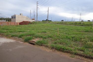 Terreno &agrave; venda - 218m&sup2; - Jardim Real