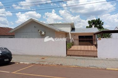 Casa &agrave; venda - 210m&sup2; - CENTRO