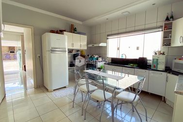 Casa &agrave; venda - 216m&sup2; - Jardim Belvedere