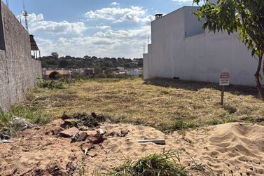 Terreno &agrave; venda - 214m&sup2; - JARDIM AEROPORTO