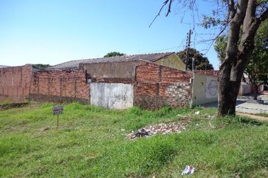 Terreno &agrave; venda - 330m&sup2; - Parque San Remo