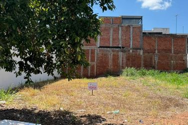 Terreno &agrave; venda - 180m&sup2; - Jardim Caravelle