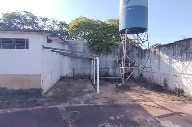 Sal&atilde;o Comercial &agrave; venda - 940m&sup2; - Zona Industrial