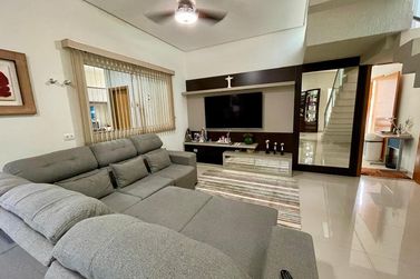 Casa &agrave; venda - 338m&sup2; - ZONA I