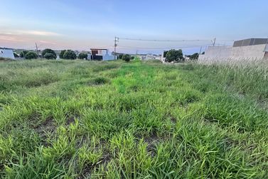 Terreno &agrave; venda - 220m&sup2; - PARQUE RESIDENCIAL METROPOLITANO