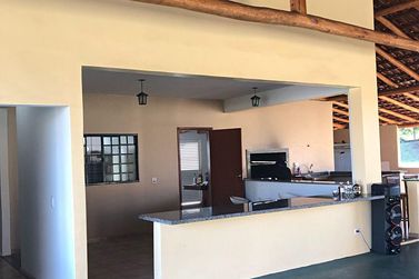 Ch&aacute;cara &agrave; venda - 47600m&sup2; - Pr 323