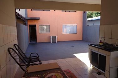 Sobrado &agrave; venda - 200m&sup2; - Zona 1